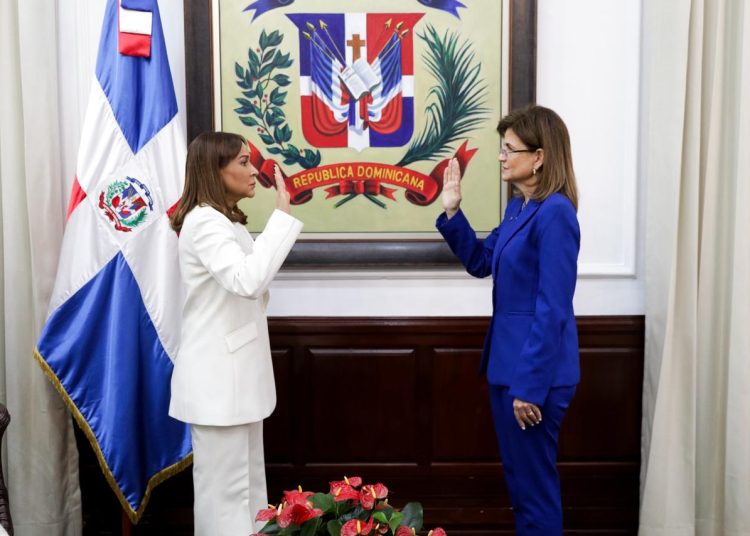 Mayra Jiménez asume la dirección de Supérate tras juramentación de Raquel Peña