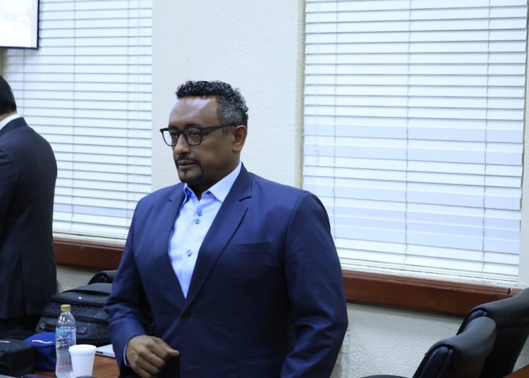 Rafael Núñez de Aza afirma Fiscalía no ha destruido su presunción de inocencia y presenta defensa financiera ante tribunal