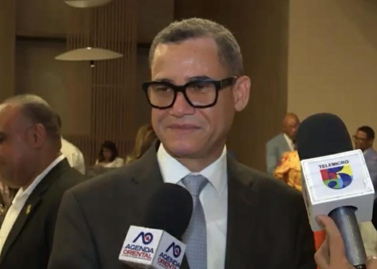 Ministro de Trabajo lamenta estancamiento de la reforma al Código Laboral y reitera que no afectará la cesantía