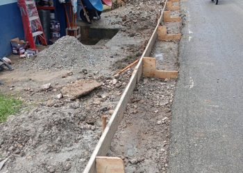 Alcaldía de Arroyo Barril inicia la construcción de 1,200 metros de aceras y contenes