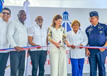 Vicepresidenta Raquel Peña entrega la estación policial del sector El Valiente en La Caleta totalmente remozada