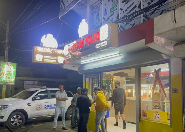 Desconocidos atacan a tiros vehículo de subdirectora del CCR Rafey y hieren chofer del transporte público en Santiago