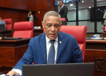 Senador Franklin Romero respalda a Alfredo Pacheco y denuncia desplazamiento de la militancia del PRM