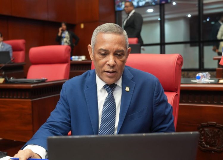 Senador Franklin Romero respalda a Alfredo Pacheco y denuncia desplazamiento de la militancia del PRM