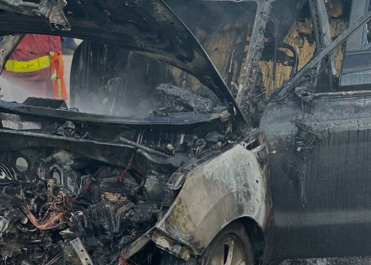 Kiara Romero resulta ilesa tras incendio de su automóvil en la Autopista Duarte