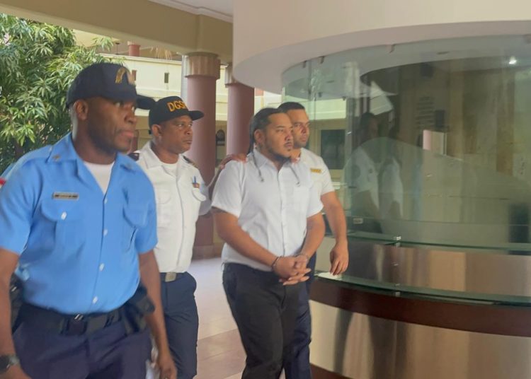 Tres meses de prisión preventiva contra civil acusado de matar a un hombre y herir a otro en Santiago