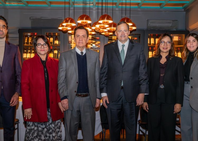 BHD y la Embajada Dominicana en España dialogan sobre proyectos sociales y económicos