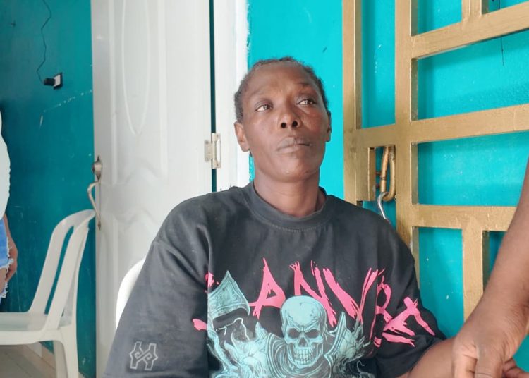 Parientes aguardan entrega del cuerpo de mujer fallecida en su residencia en San Antonio de Guerra