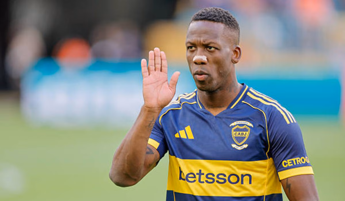 Luis Advíncula rescinde su contrato con Boca Juniors y allana su camino para volver a Perú