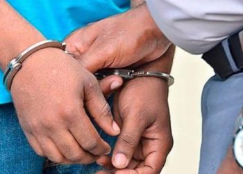 Policía arresta a individuos acusado de asaltar a taxistas en Santo Domingo Este