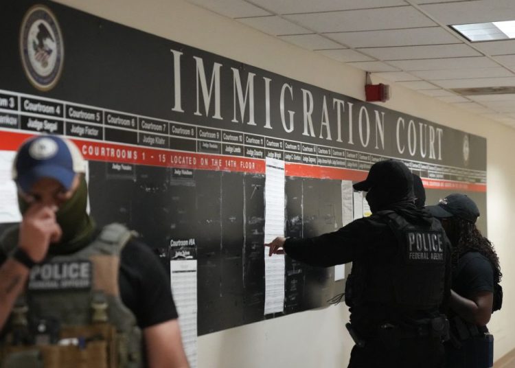 Fuerza del Servicio de Inmigración de EEUU crece 120 % tras contratar a 12.000 agentes