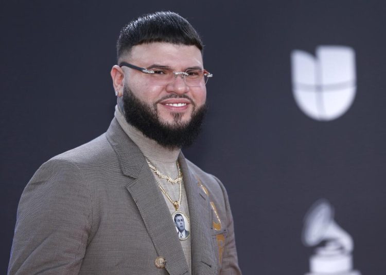 El artista Farruko lanza línea de cannabis medicinal llamada «Carbonabis»