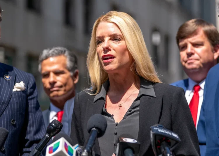 Maduro será enjuiciado en Nueva York por narcoterrorismo y posesión de armas de guerra, afirma fiscal general de Estados Unidos