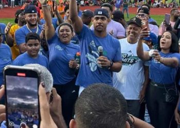 Julio Rodríguez inaugura complejo deportivo en Loma de Cabrera con inversión superior a US$1.3 millones