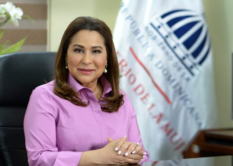 Designan a Mayra Jiménez directora de Supérate