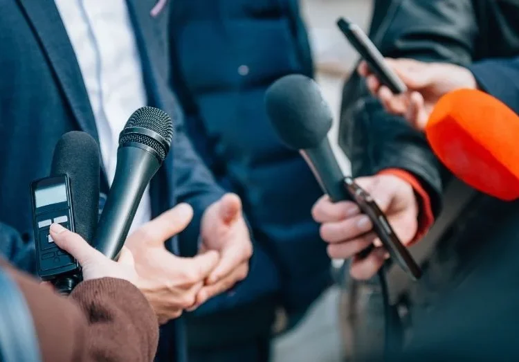 Periodistas venezolanos exigen libertad de los presos y de prensa para la democracia real