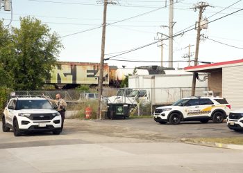 Jueza en EEUU avala restringir visitas de legisladores a centros de detención de migrantes