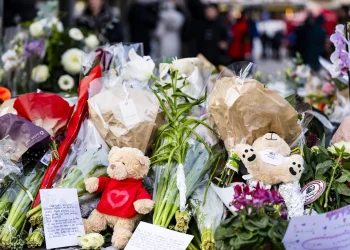 Velas pirotécnicas, posible causa del incendio que provocó 40 muertes en Crans-Montana, Suiza, dice fiscal