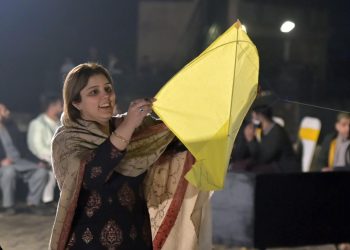 La tradición de volar cometas regresa a Pakistán tras casi dos décadas de prohibición