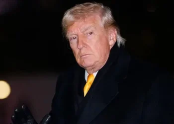 Trump insta a Zelenski a cerrar acuerdo con Rusia y convocar elecciones antes del verano