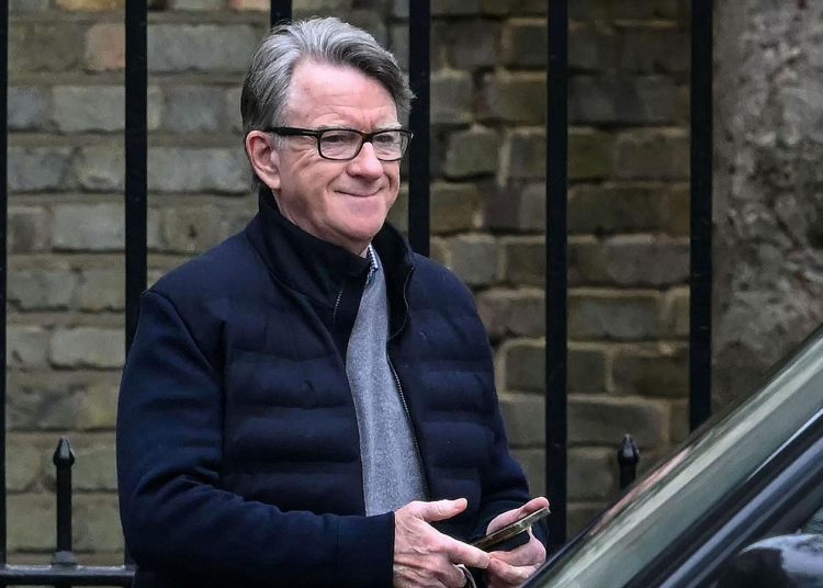 Detienen en Londres al exministro laborista Peter Mandelson por presuntos lazos con Epstein