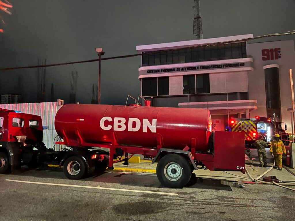 Conato de incendio obliga a evacuar sede del 9-1-1 en la Zona Metropolitana; operaciones continúan desde Santiago | 4 | Conato de incendio obliga a evacuar sede del 9-1-1 en la Zona Metropolitana; operaciones continúan desde Santiago - Noticias de hoy en República Dominicana | De Último Minuto