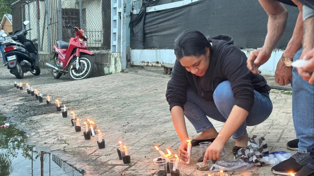 Residentes de Bonao realizan encendido de velas contra planta de gas en la avenida Juan Bosch - Noticias de hoy en República Dominicana | De Último Minuto