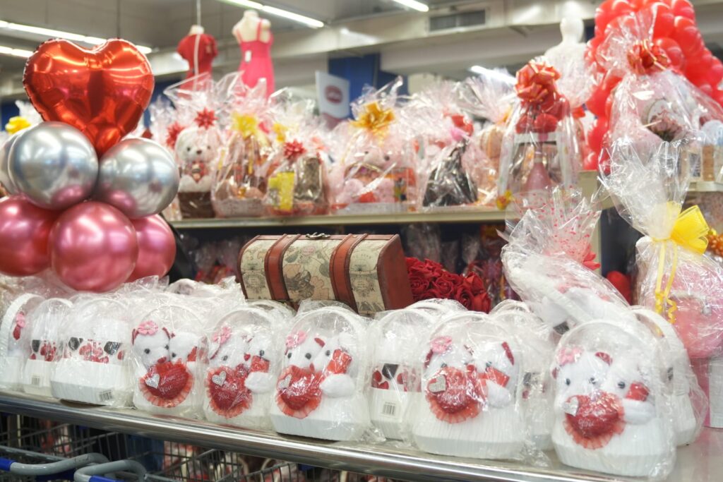 Flores, globos y tazas dinamizan el comercio en San Valentín 2026 | 6 | Flores, globos y tazas dinamizan el comercio en San Valentín 2026 - Noticias de hoy en República Dominicana | De Último Minuto