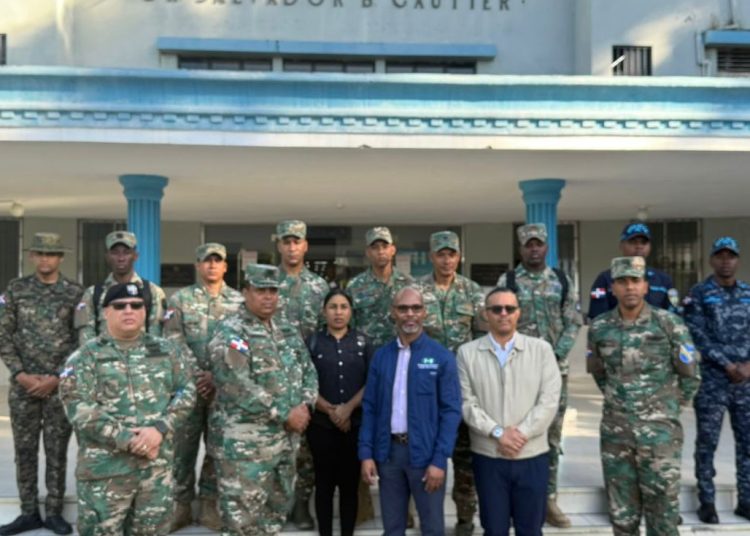 SNS reintegra agentes de seguridad para reforzar servicios en centros de salud