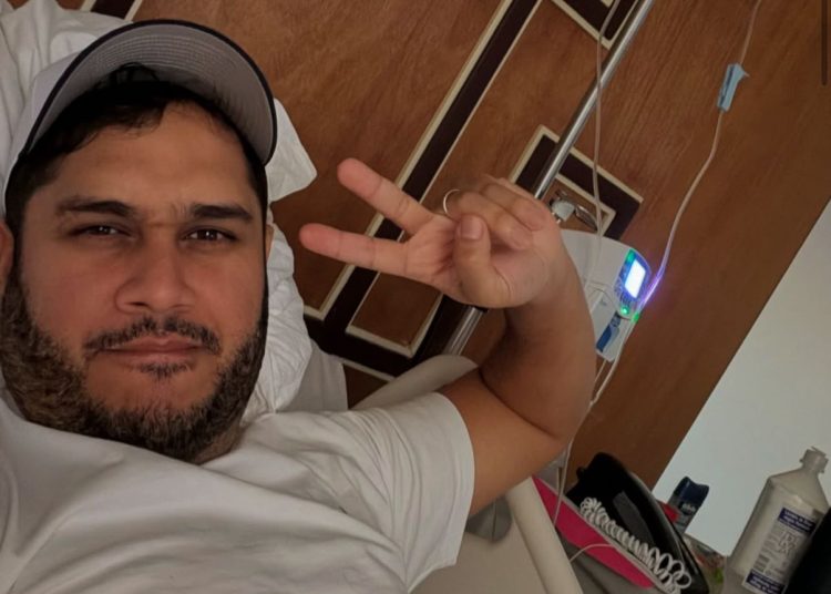 Juan Carlos Pichardo es hospitalizado por diagnóstico de neumonía bilateral severa