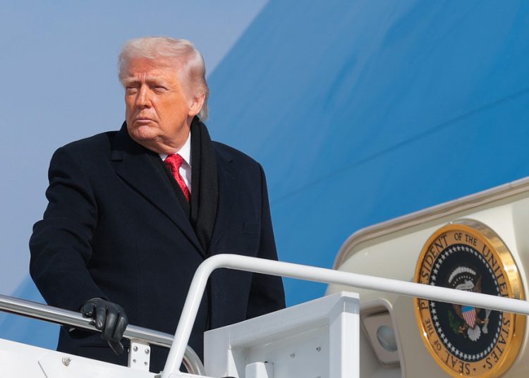 «No tengo que dormir»: La inesperada confesión de Trump sobre aviones, misiles y enemigos