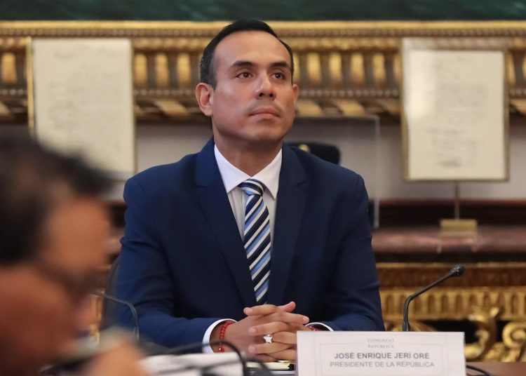 Presidente de Congreso de Perú confirma que convocará pleno para votar continuidad de Jerí