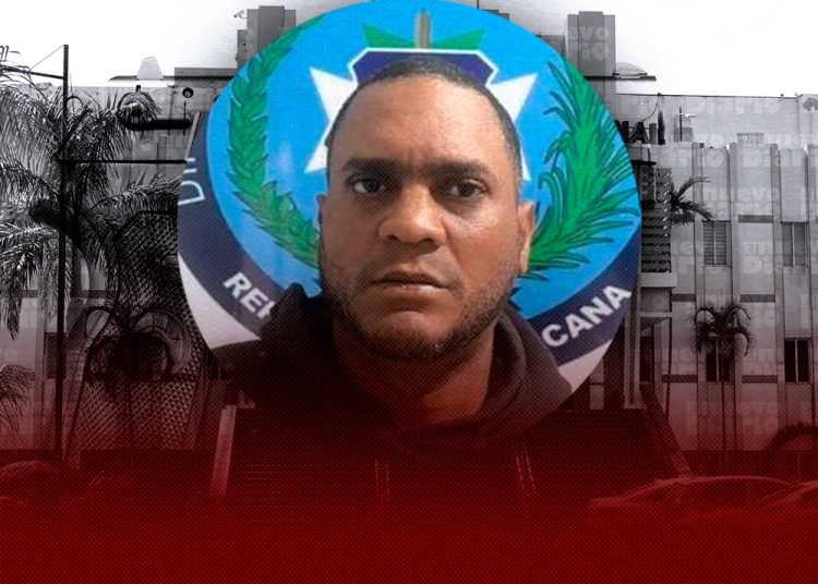 Ejército detiene a motociclista con arma de fuego ilegal y extranjeras indocumentadas en Montecristi