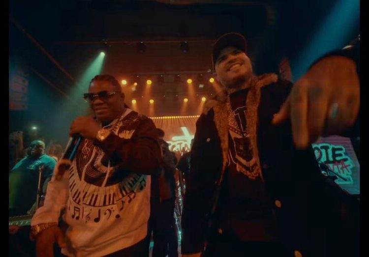 Farruko y Renato reescriben la historia: 40 años de ‘La chica de los ojos café’