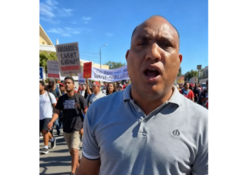 Regidor de Azua se suma a protesta de comunitarios y motoconchistas en La Bombita