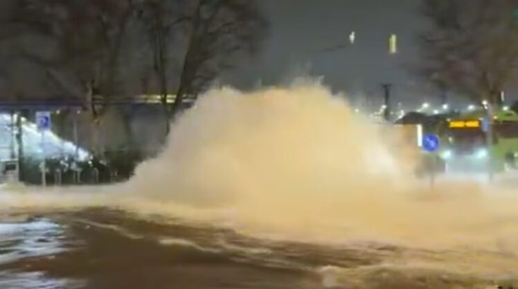 Colapso hídrico paraliza el acceso al principal aeropuerto de Madrid tras la rotura de una tubería
