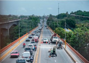 Cuatro heridos y un desaparecido tras accidente en el puente Jacinto Peynado