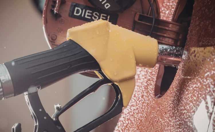 Gobierno mantiene precios de combustibles esenciales con subsidio de RD$183.5 millones