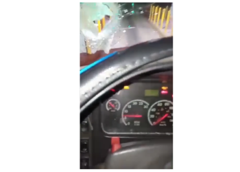 Reportan desaprensivos lanzan piedras contra vehículos en la Autovía del Este