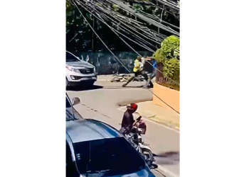 Agente de la DIGESETT protagoniza altercado con ciudadano durante fiscalización en Jarabacoa