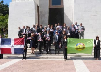 TSE rinde homenaje a Duarte, Sánchez y Mella con ofrenda floral en el Altar de la Patria
