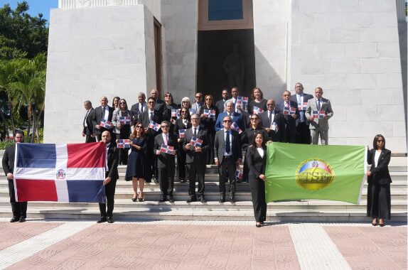 TSE rinde homenaje a Duarte, Sánchez y Mella con ofrenda floral en el Altar de la Patria