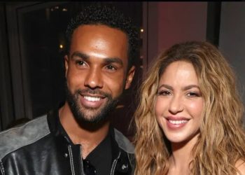 Shakira confirma su romance con Lucien Laviscount