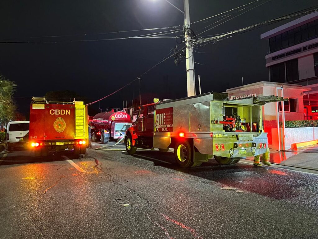 Conato de incendio obliga a evacuar sede del 9-1-1 en la Zona Metropolitana; operaciones continúan desde Santiago | 1 | Conato de incendio obliga a evacuar sede del 9-1-1 en la Zona Metropolitana; operaciones continúan desde Santiago - Noticias de hoy en República Dominicana | De Último Minuto
