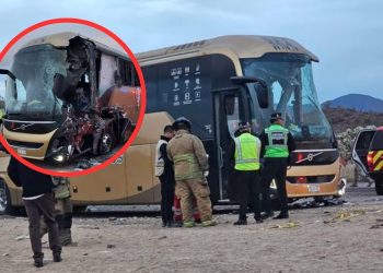 Cinco muertos y 25 heridos al chocar un autobús y un tractocamión en el norte de México