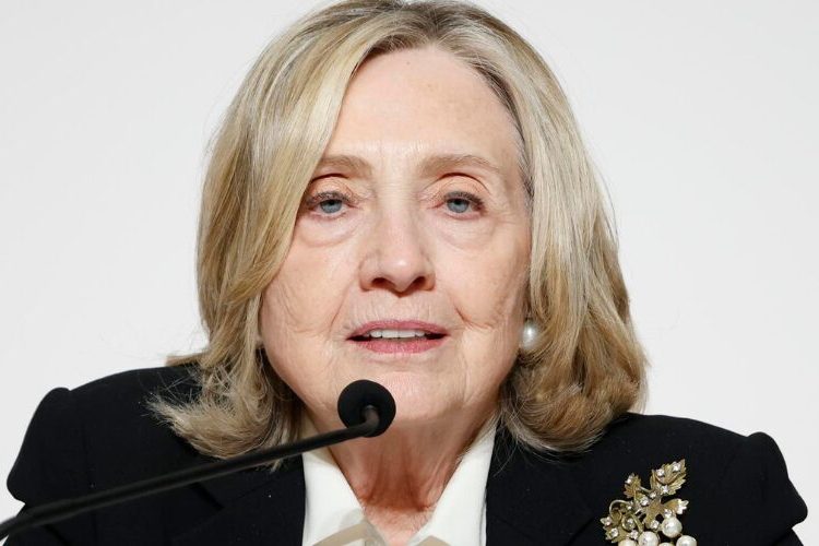 Hillary Clinton dice no tener problema con que su comparecencia sobre Epstein sea pública