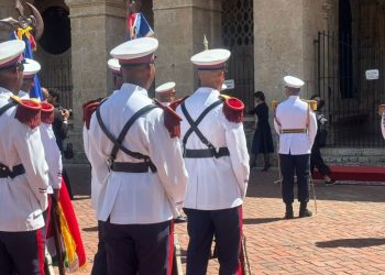 Militares se encuentran establecidos frente a la Catedral para el Tedeum; 21 cañonazos marcarán acto solemne por la Independencia