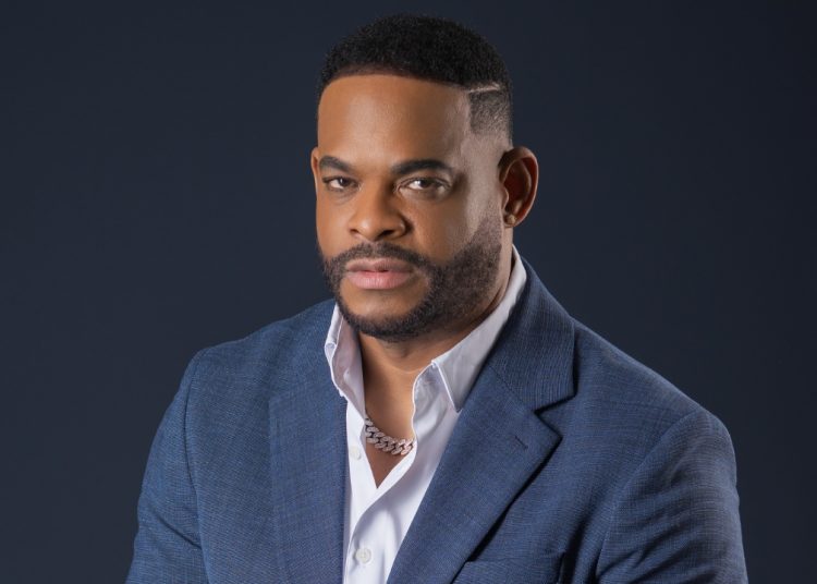 Equipo de Yiyo Sarante aclara que artista viaja con documentación legal y niega vínculos con irregularidades