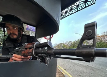 Pakistán bombardea Kabul, la capital afgana, tras combates en la frontera