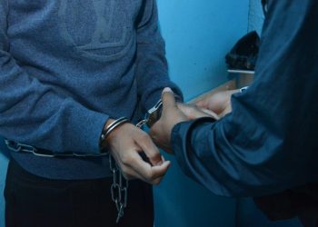 Extraditan desde España a un dominicano acusado de asesinato